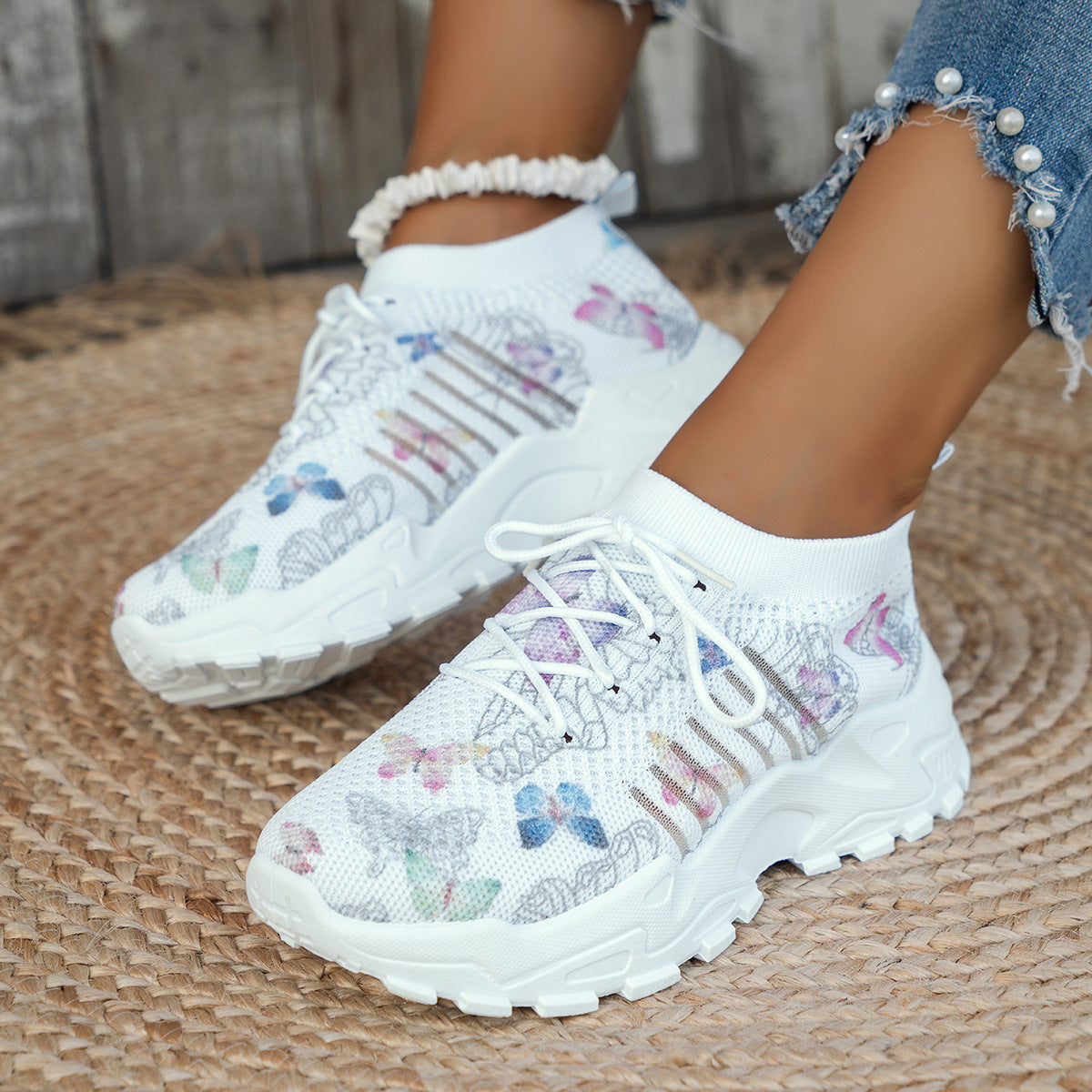 Women’s butterfly print mesh sneakers, lightweight casual running style.