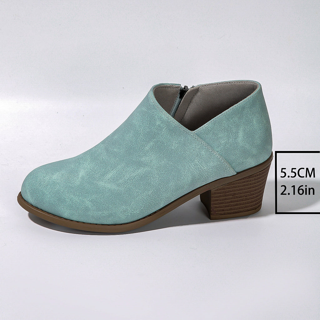 Women’s chunky-heel round-toe ankle boots with side zipper.