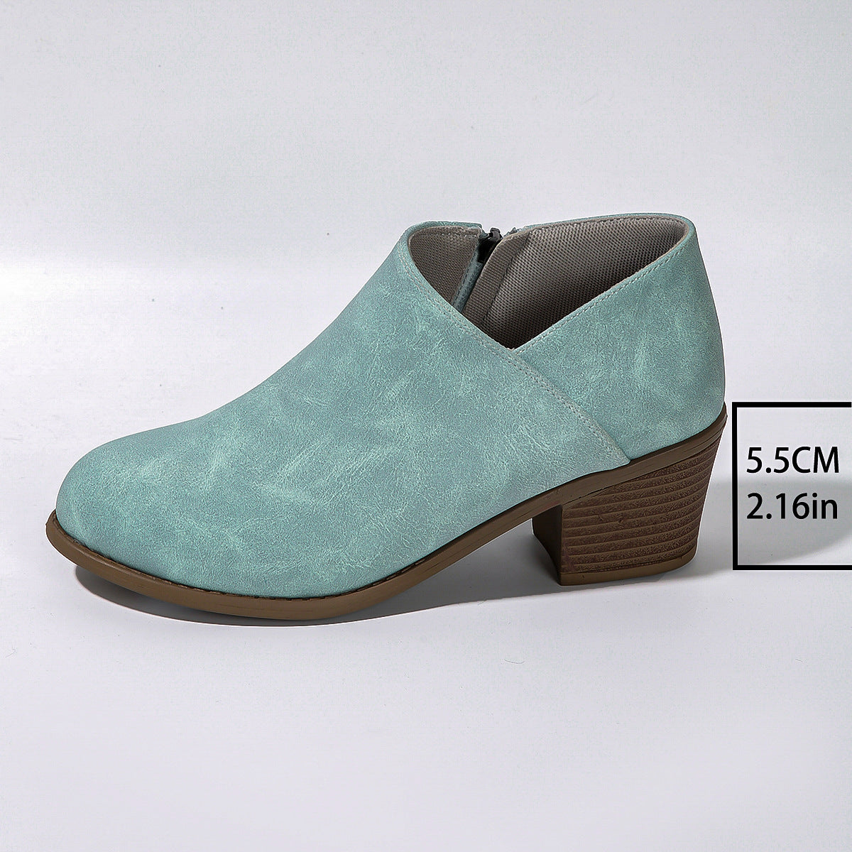 Women’s chunky-heel round-toe ankle boots with side zipper.