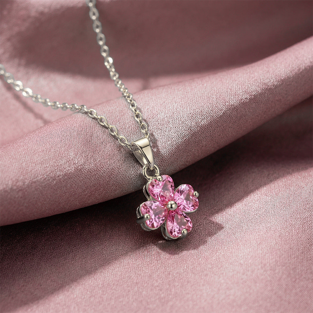 Women’s diamond four-leaf clover necklace, elegant and versatile style