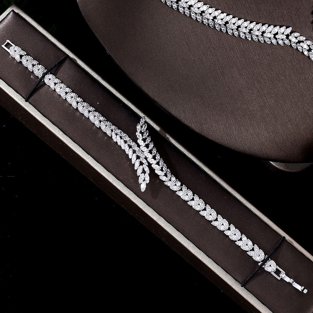 Full Crystal Necklace And Earrings 4 Piece Set For Weddings And Banquets