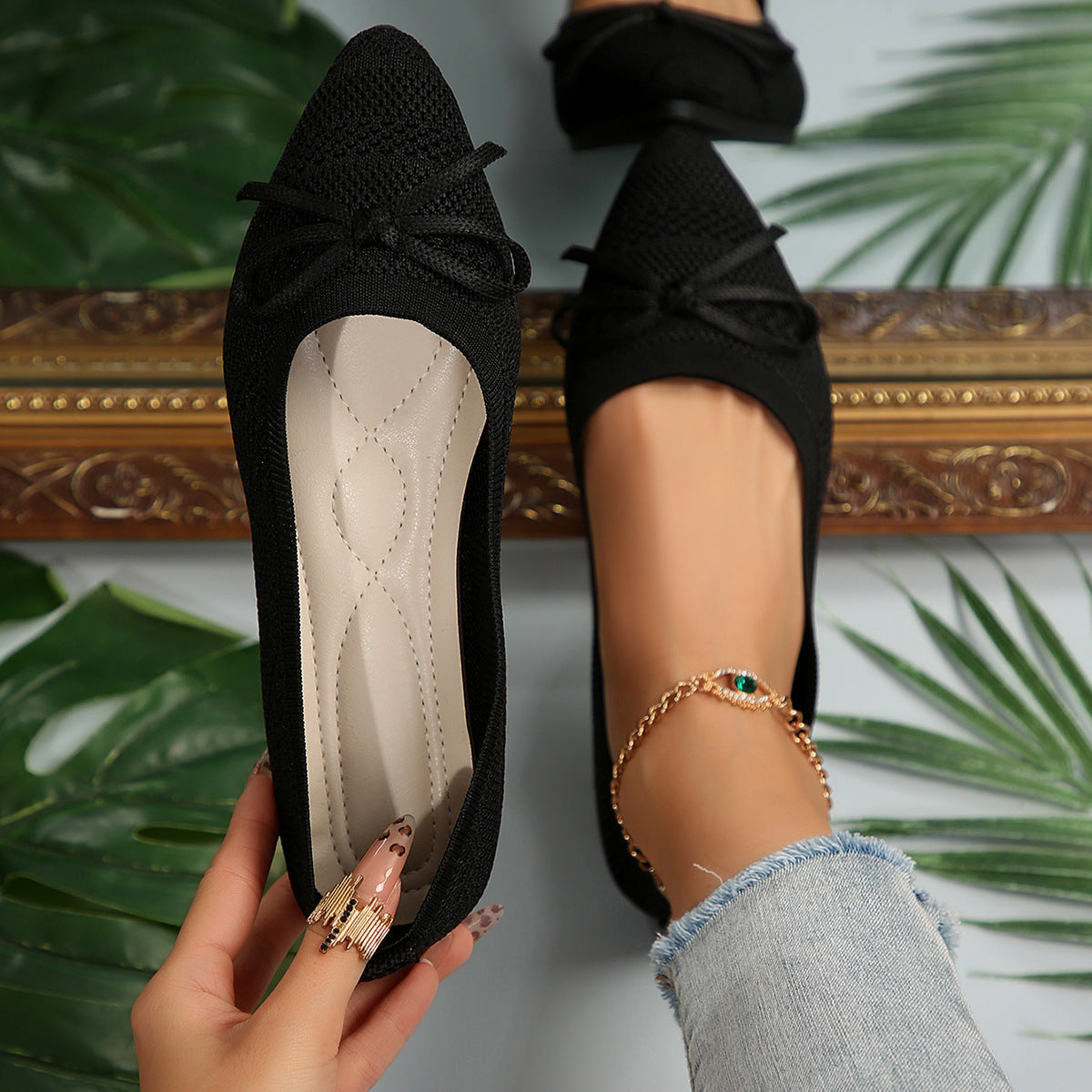 Women’s knitted bow loafers with pointed toe, trendy flat style.